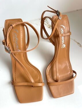 L'Intervalle Tan Strappy Sandals sz 6